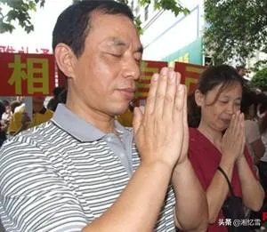 母亲把女儿送错考点