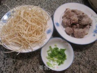 排骨汤面 