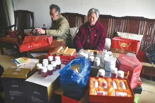 关于8旬老人去世床下藏14万保健品这件事，你有何看法？