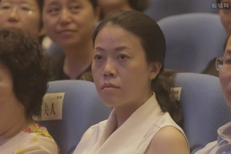 碧桂园老板杨惠妍婚史及现状 杨惠妍的现任老公是谁？