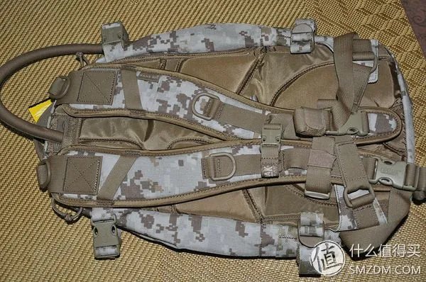 我去年买了个登山包,超耐磨——晒 Camelbak 驼峰 H.A.W.G. 500 登山包