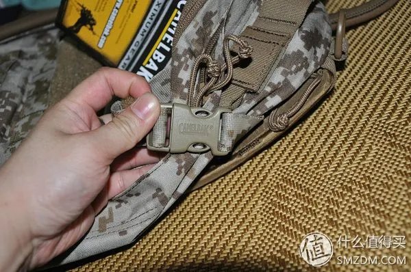 我去年买了个登山包,超耐磨——晒 Camelbak 驼峰 H.A.W.G. 500 登山包
