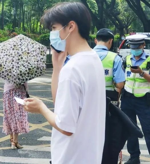 他是娱乐圈最帅考生,全程素颜高考无人认出,是谁呢?