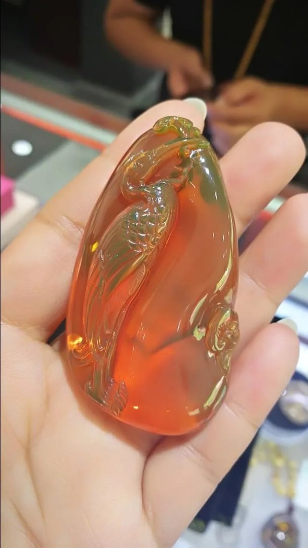 这个不是琥珀吧?