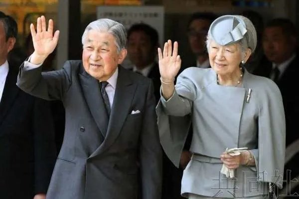 安倍晋三很有自己的一套手段，他为何不直接废除天皇呢？