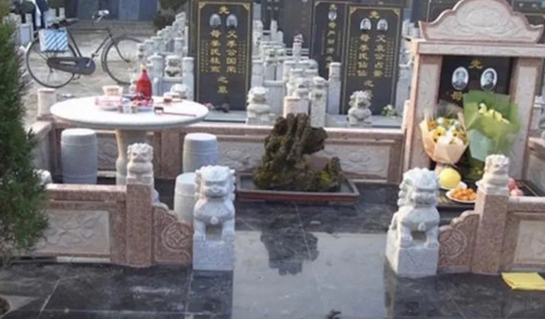 女子母亲墓地两次被毁是什么情况？