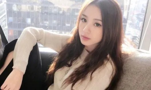 二珂7.28露馒头是什么情况:网红周二珂资料简介图片