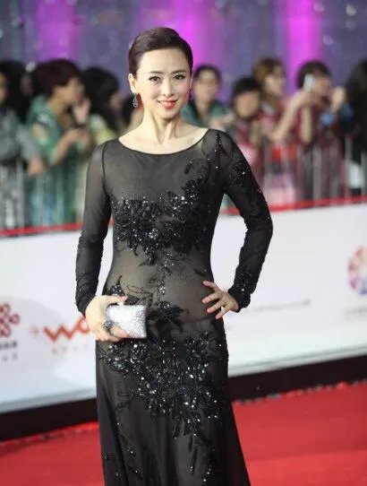 最敢露女星 没想到第一竟是她：韩国红毯女星更敢露