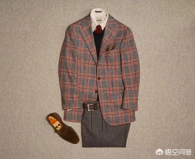 毛呢修身小西装怎样搭配?