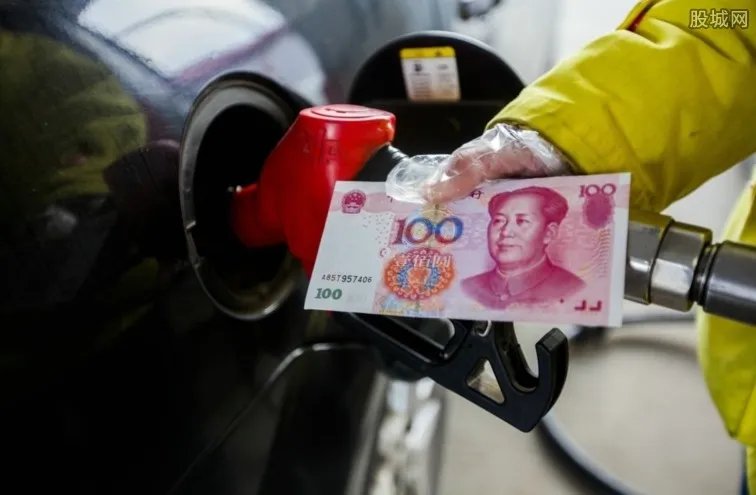 油价年内第六涨 95号汽油每升上涨0.15元