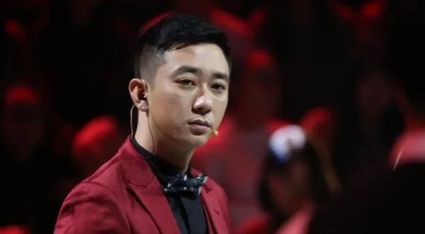 王自健 张伯鑫之间怎么了? 究竟孰是孰非?