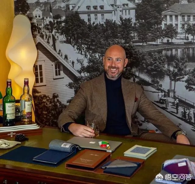 毛呢修身小西装怎样搭配?