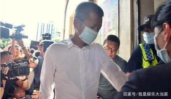 黄鸿升遗照与普通人的遗照有何不同?