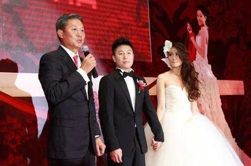 单位领导婚礼致辞 简单大气的致辞