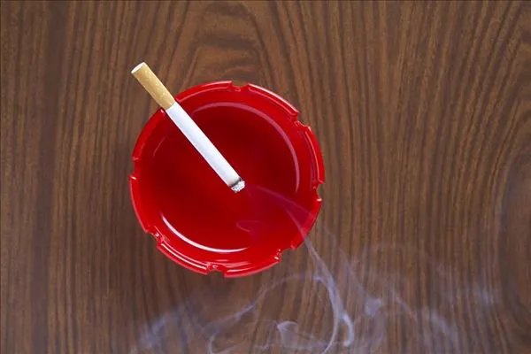 怎样正确吸烟吐烟