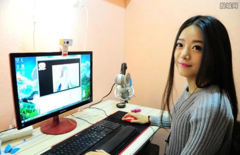 朝鲜女主播震撼播音待遇好到爆 网友侃：可代言金嗓子
