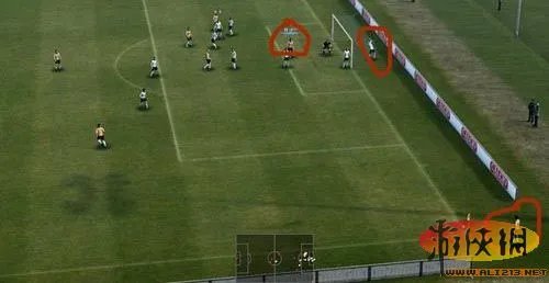 《实况足球2012》无敌角球大法