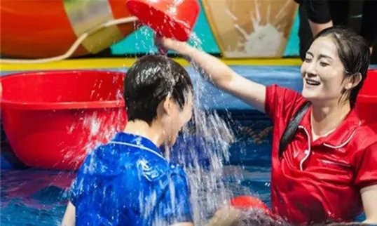 快乐大本营偶像来了录制现场  黑衣人放水谢娜惨遭叛变