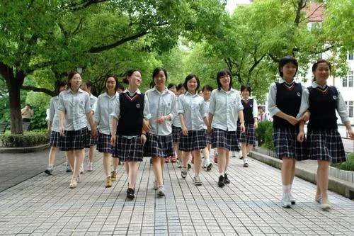 上海市三女中的校服样子啊！图片 跪求啊！