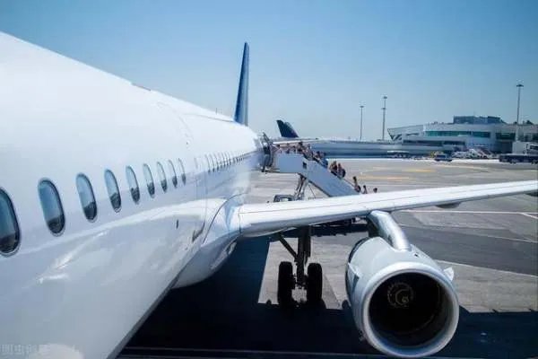 冰岛航空竟解雇所有空乘人员,这是为什么?