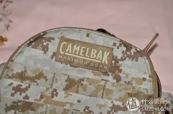 我去年买了个登山包,超耐磨——晒 Camelbak 驼峰 H.A.W.G. 500 登山包