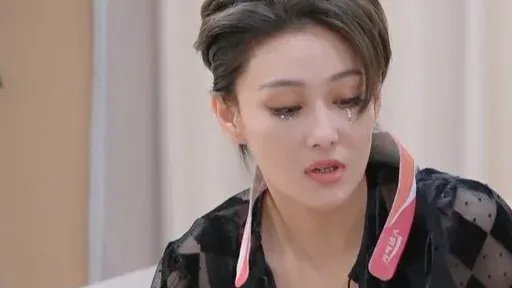 张馨予首次带丈夫公开互动，甜得齁倒江映蓉，你喜欢何捷这样的暖男吗？