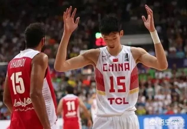 7.7日夏季联赛周琦10分5篮板与状元艾顿10分7篮板,周琦和艾顿对比表现怎么样?