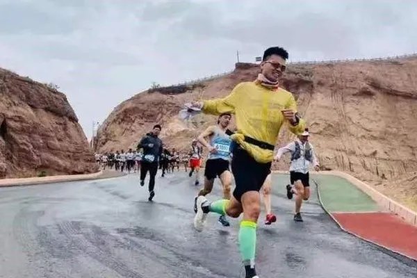 甘肃越野赛参赛者讲述救人细节,他们今后还会参加越野赛吗?