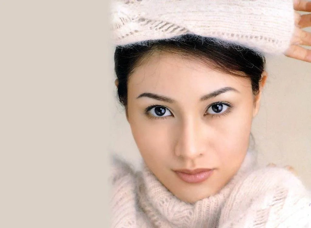 李嘉欣当年酒店门事件照片 李嘉欣年轻时最美图片简直惊为天人