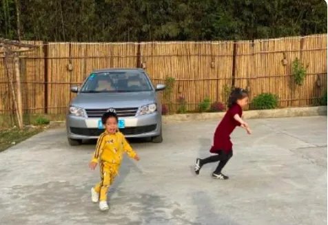 李佳航儿子正面照曝光了？