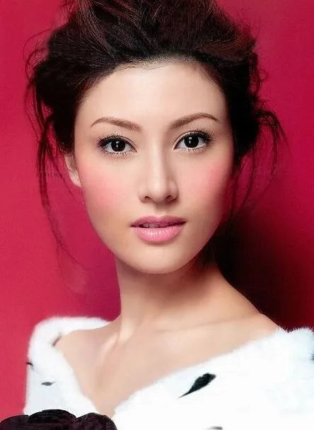 李嘉欣当年酒店门事件照片 李嘉欣年轻时最美图片简直惊为天人