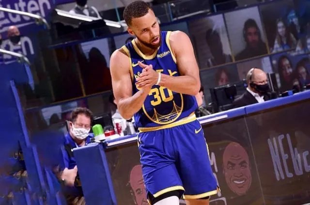 詹姆斯支持库里当选MVP,你觉得库里今年的表现如何?