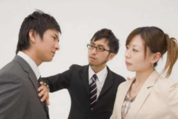男子以妻子出轨生女诉离婚遭驳,为啥现在离婚都这么难?