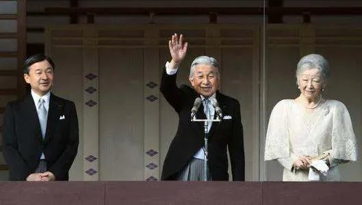 安倍晋三很有自己的一套手段，他为何不直接废除天皇呢？