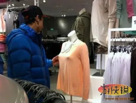7寸高跟鞋踩别人啥感角?瞬间热辣雷人囧图