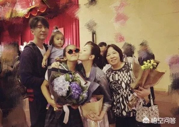 贾静雯女儿说脏话引网友热议，艺人家属是否也应该注意言行？
