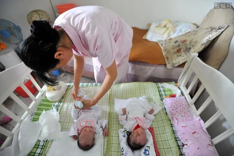 金牌月嫂狂甩女婴 请月嫂要注意的事项