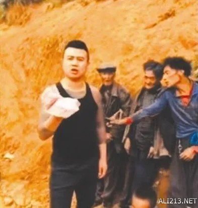 网络主播伪慈善：直播给钱做慈善 播完再把钱收回来