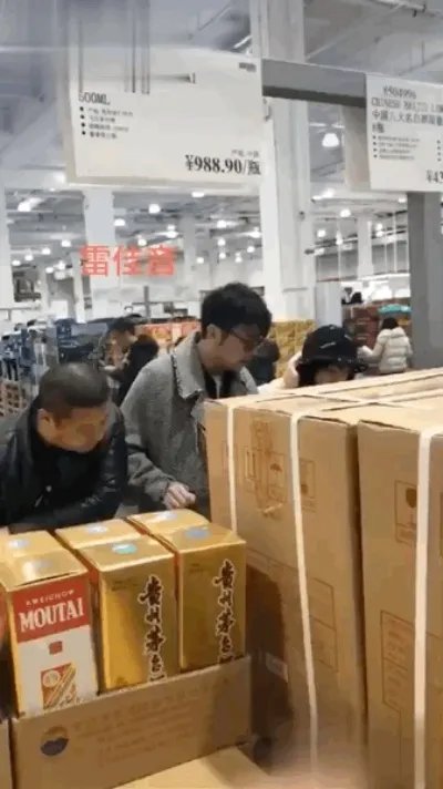 雷佳音罕见夫妇同框 力破童谣秒删传闻