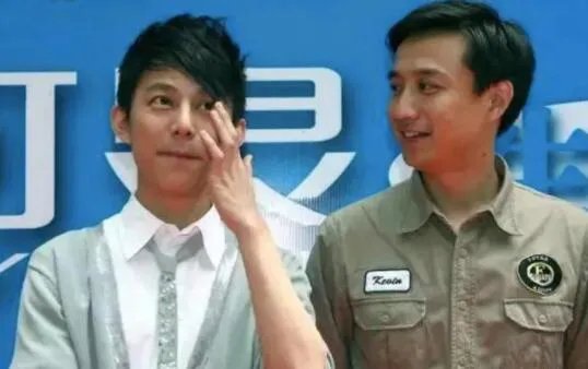 何炅一天给6个人送祝福 原来最懂的他的人竟然是他!