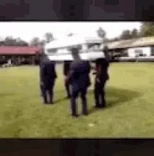 《抖音》黑人抬棺材跳舞动图分享 抖音黑人抬棺材跳舞gif