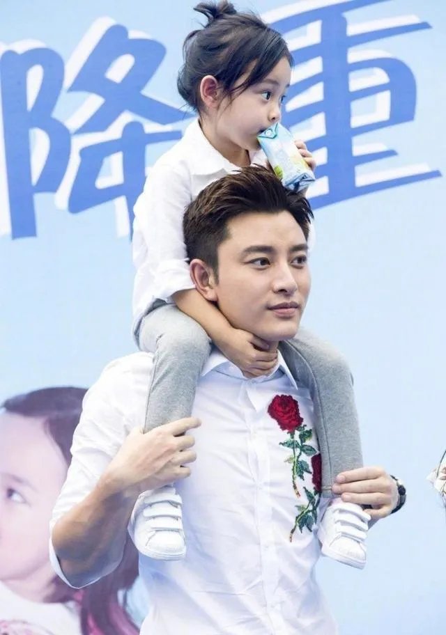 贾乃亮李小璐关系破冰?两人一起陪甜馨玩耍,离婚后首次同框,你怎么评价?