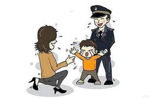 人贩子当街掳小孩丧尽天良！  路人挺身而出将其就地正法