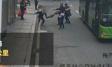 偷女警手机的后果什么情况:还原事发始末全过程