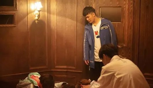 网友喊话邓伦请你看看人群外的陈赫吧,邓伦对此有作回应吗?