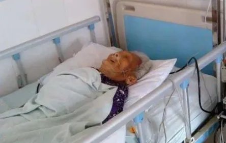 独居老人家中摔倒4天靠敲盆获救，他的儿女都去了哪里？