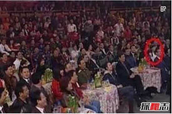 2014春晚鼓掌白衣女孩身份揭秘，移动老总女儿/身份曝光
