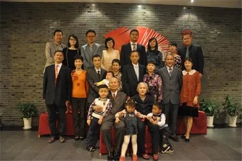 钻石婚送什么礼物好  六十年钻石婚礼物推荐