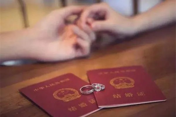 逃犯自首求先领证结婚,逃犯是因为伴侣自首的吗?