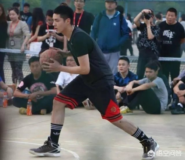 周琦入选福布斯30岁以下亚太杰出青年榜,吴亦凡当评委,你怎么看?